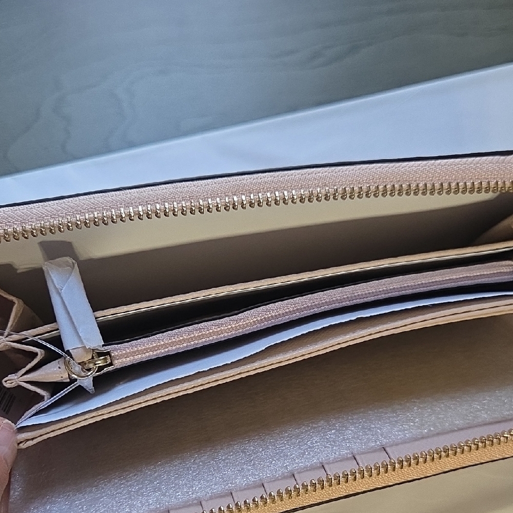 Michael Kors Metallic Rose Gold Wristlet/Wallet - Picture 6 of 8